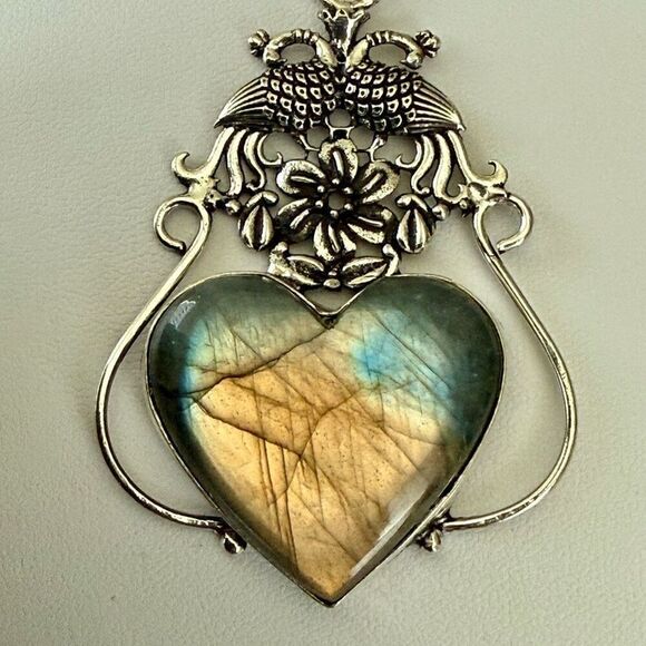 Stunning Heart Labradorite Pendant Statement Necklace Unique Peacock Framed - Picture 2 of 8
